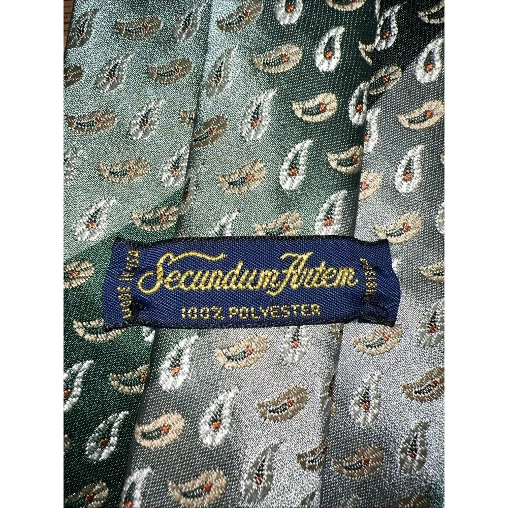 Vintage Secundum Artem Green Paisley 100% Polyester Classic Mens Tie Made In USA